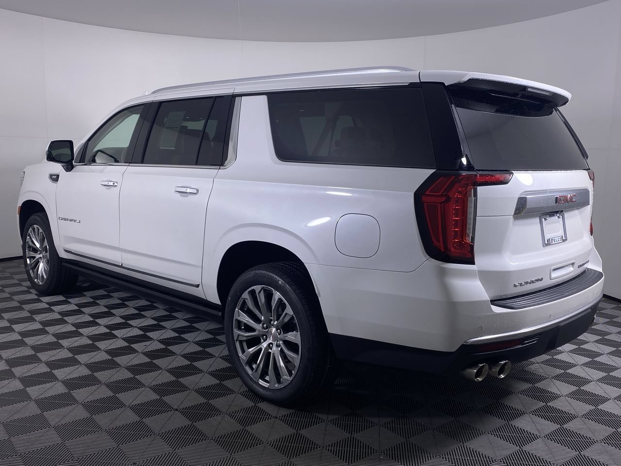 Certified 2021 GMC Yukon XL Denali w/ Denali Premium Package AWD/4WD image 19