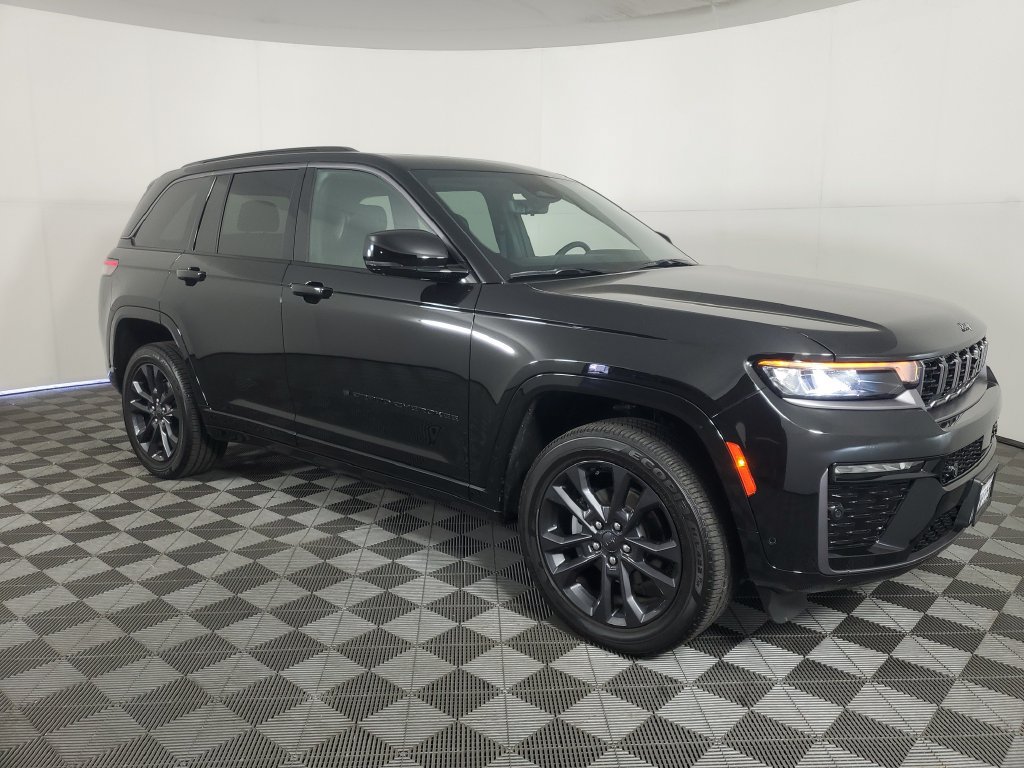 Used 2026 Jeep Grand Cherokee Limited AWD/4WD image 2
