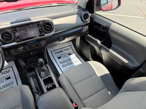 Used 2022 Toyota Tacoma SR5 AWD/4WD image 14