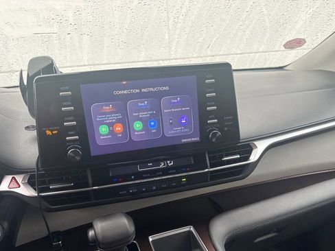 Used 2023 Toyota Sienna LE FWD image 7