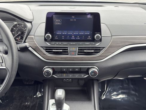 Used 2025 Nissan Altima 2.5 SV image 24