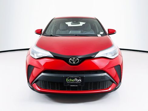 Used 2021 Toyota C-HR XLE image 2