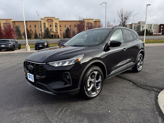 Used 2025 Ford Escape ST-Line Select AWD/4WD image 2