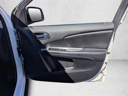 Used 2019 Dodge Journey SE image 25