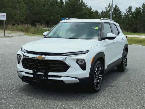 Used 2025 Chevrolet TrailBlazer LT FWD image 4