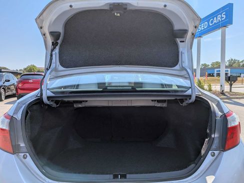 Used 2014 Toyota Corolla LE FWD image 30