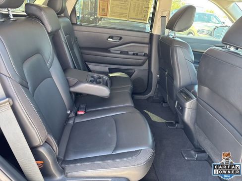 Used 2025 Nissan Pathfinder SL FWD image 45