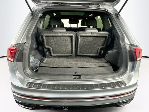 Used 2023 Volkswagen Tiguan SE R-Line FWD image 31