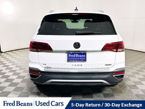 Used 2023 Volkswagen Taos SE w/ Panoramic Sunroof Package image 6