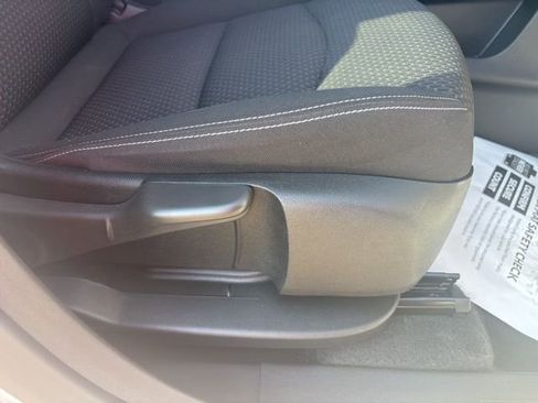 Used 2024 GMC Terrain SLE image 21