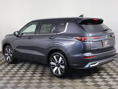 Used 2025 Mitsubishi Outlander SEL AWD/4WD image 14