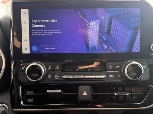 Used 2023 Toyota Highlander XLE image 25