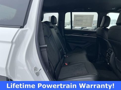 Used 2026 Jeep Grand Cherokee Altitude AWD/4WD image 18