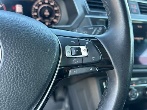 Used 2018 Volkswagen Tiguan SEL Premium w/ 3rd Row Seat Package image 17