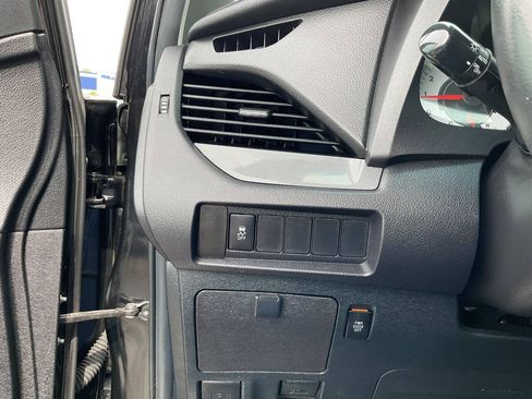 Used 2015 Toyota Sienna SE FWD image 16