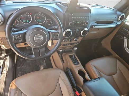 Used 2018 Jeep Wrangler Sahara w/ Connectivity Group AWD/4WD image 19