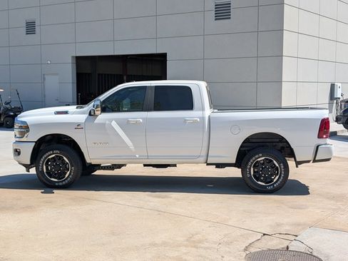 Used 2026 RAM 2500 Laramie AWD/4WD image 12