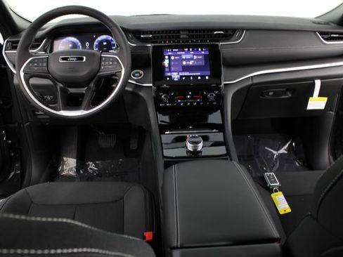 New 2026 Jeep Grand Cherokee L 4WD image 10