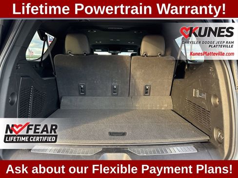 Used 2025 GMC Yukon XL Denali AWD/4WD image 30