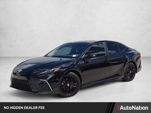 Used 2026 Toyota Camry SE FWD image 1