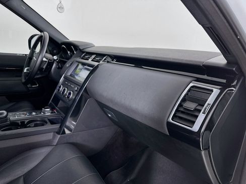 Used 2019 Land Rover Discovery SE image 30