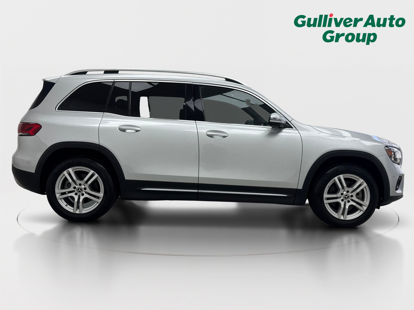 Used 2020 Mercedes-Benz GLB 250 4MATIC w/ Parking Assistance Package image 10