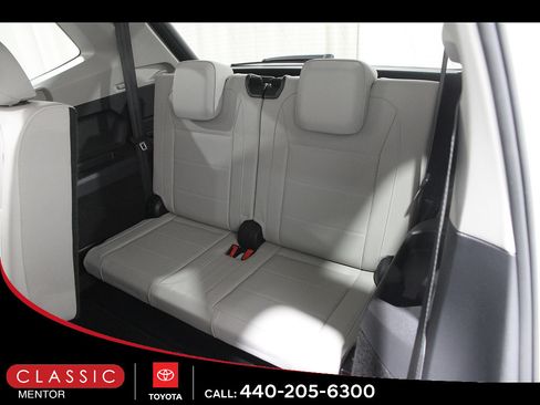 Used 2020 Volkswagen Tiguan SEL w/ 3rd Row Seat Package AWD/4WD image 18