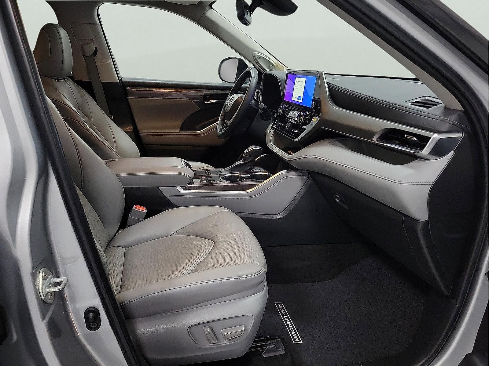 Used 2023 Toyota Highlander Limited FWD image 14