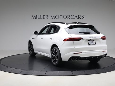 New 2025 Maserati Grecale GT image 5