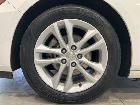 Used 2018 Chevrolet Malibu LT image 9