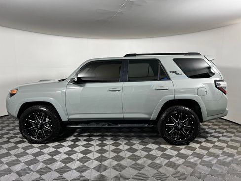 Used 2023 Toyota 4Runner TRD Off-Road Premium w/ Moonroof Package AWD/4WD image 8