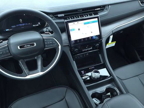 New 2025 Jeep Grand Cherokee Limited w/ Black Appearance Package image 25