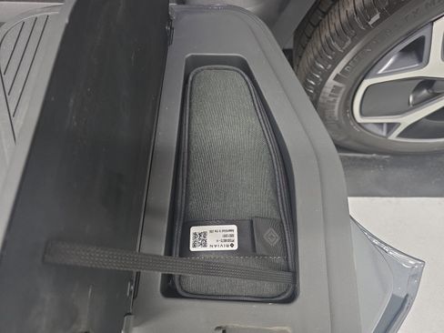 Used 2022 Rivian R1T Adventure AWD/4WD image 32