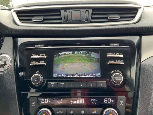Used 2016 Nissan Rogue SV AWD/4WD image 31