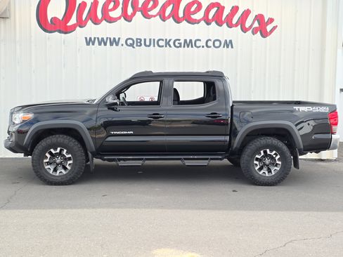 Used 2017 Toyota Tacoma TRD Off-Road w/ Tow Package (A/T) image 4