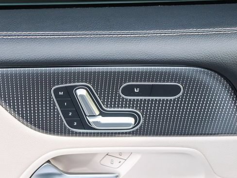 Used 2021 Mercedes-Benz GLB 250 image 25