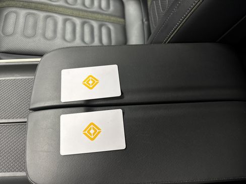Used 2025 Rivian R1S Adventure AWD/4WD image 31