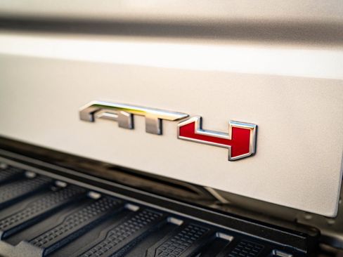 Used 2022 GMC Sierra 1500 AT4 w/ AT4 Premium Package image 9