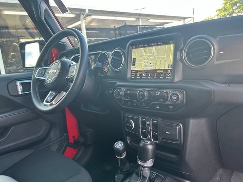 Used 2023 Jeep Wrangler Unlimited Sahara AWD/4WD image 26