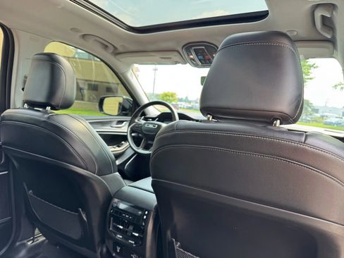 Used 2021 Jeep Grand Cherokee L Limited w/ Luxury Tech Group II image 34