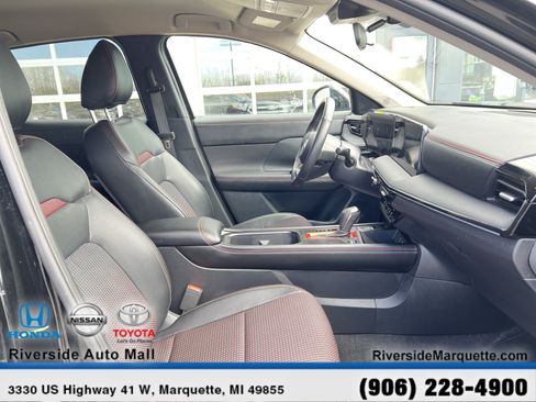 Used 2025 Nissan Kicks SR AWD/4WD image 25