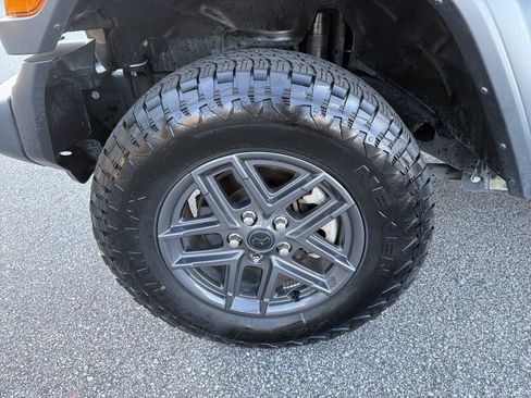 Used 2025 Jeep Wrangler Sport AWD/4WD image 10