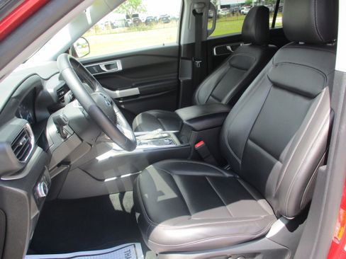 Certified 2022 Ford Explorer XLT w/ Equipment Group 202A AWD/4WD image 10