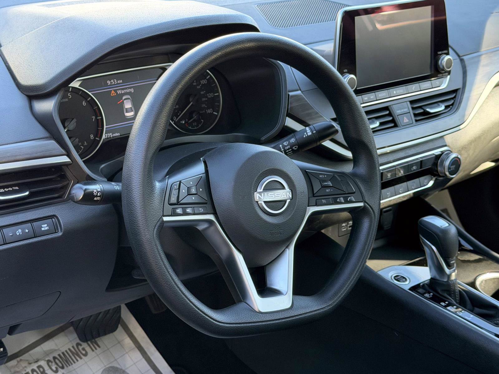 Used 2024 Nissan Altima 2.5 SV FWD image 12