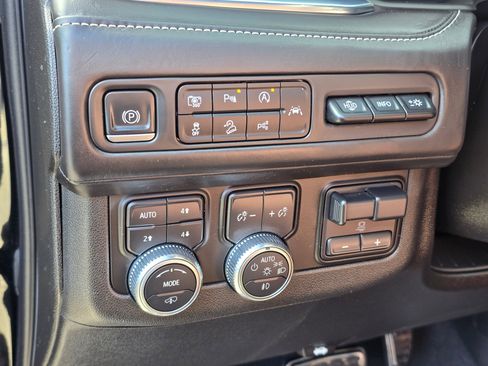 Used 2023 GMC Yukon Denali Ultimate image 29