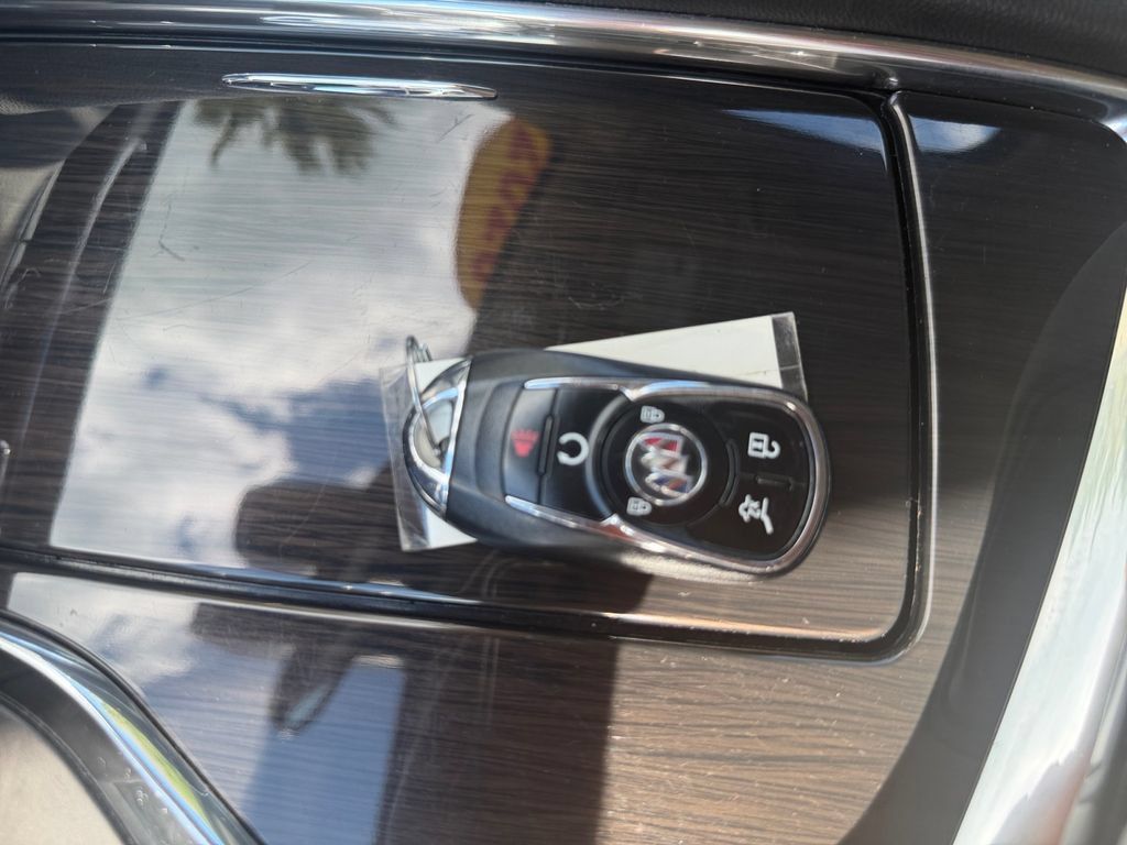 Used 2020 Buick Enclave Premium w/ Sun and Sites Package AWD/4WD image 25