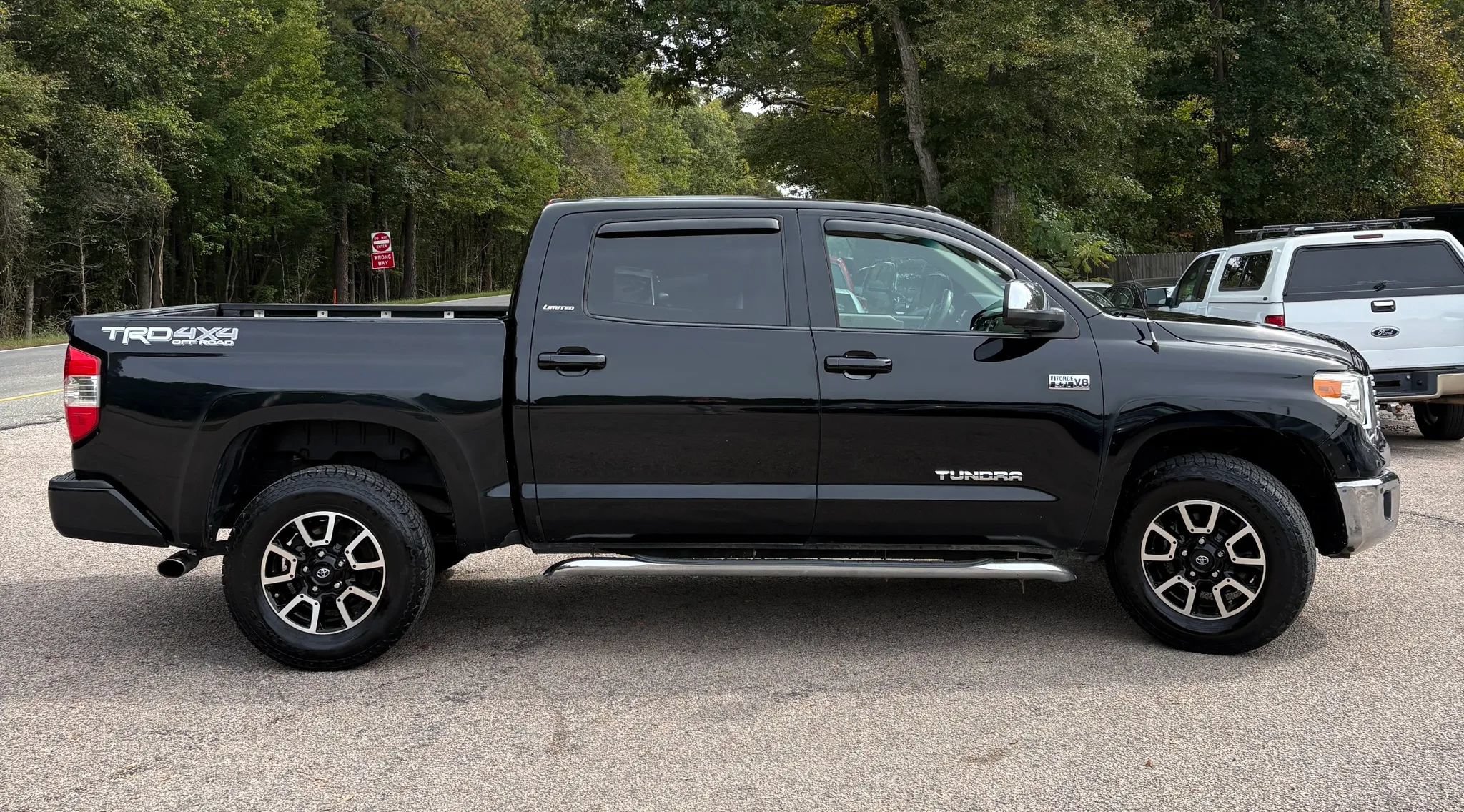 Used 2014 Toyota Tundra Limited w/ Limited Premium Package AWD/4WD image 5
