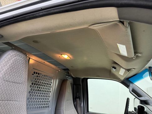 Used 2017 GMC Savana 2500 image 61