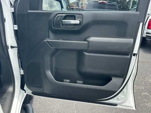 Used 2022 Chevrolet Silverado 1500 Custom w/ LPO, Blackout Package AWD/4WD image 15