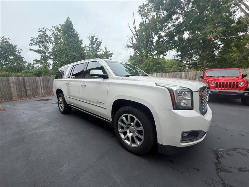 Used 2017 GMC Yukon XL Denali AWD/4WD image 7